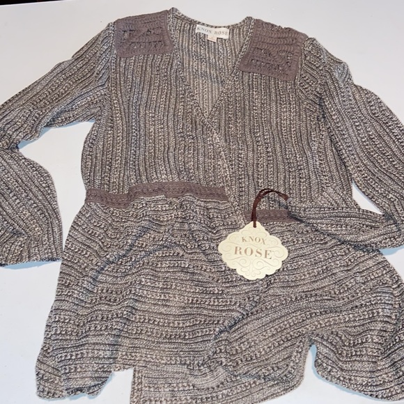 Cover up - Picture 2 of 2